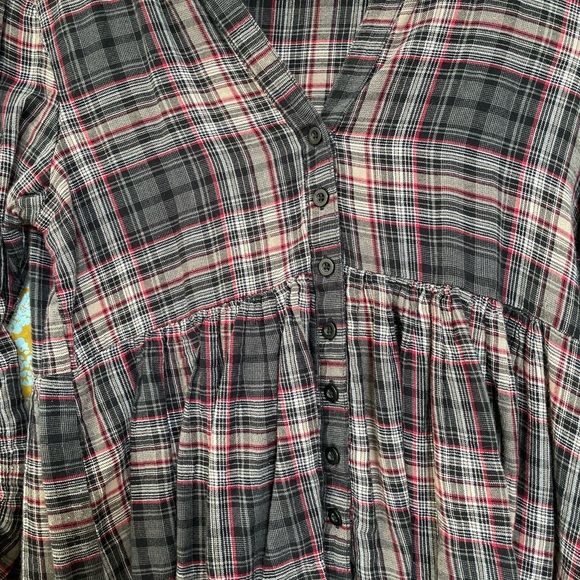 11•1•Tylho Plaid Neck Button Down Top - Picture 3 of 6